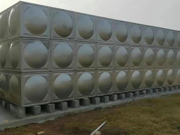 哪种郑州消防水箱材质更适合在寒冷地区使用？